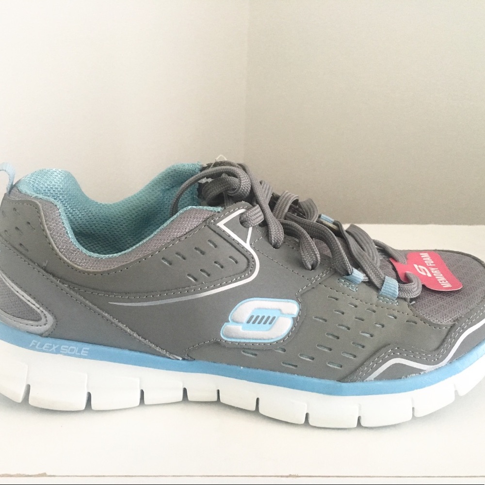 New w/ Box SKECHERS Memory Foam Sneakers, Size 7